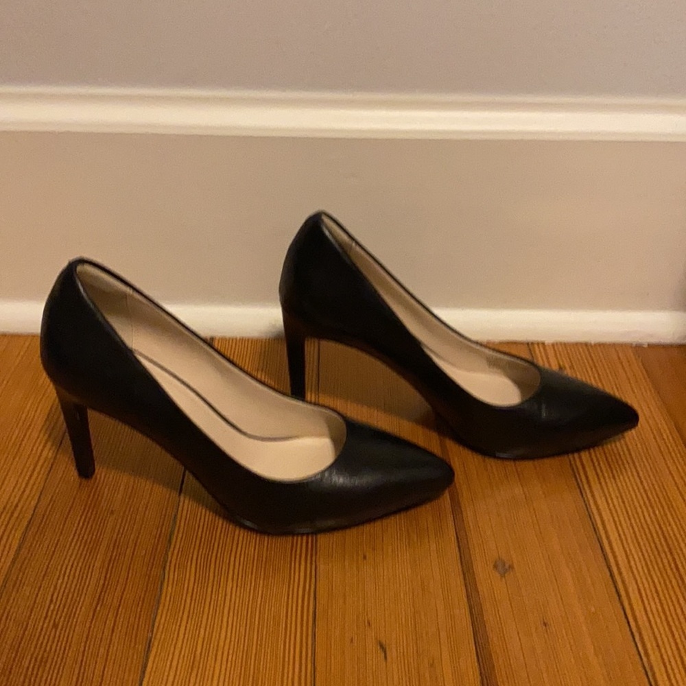 OFFERS OPEN! Black heels Cole Haan Black Pointed-Toe Leather Pumps 7.5 Women’s - Picture 2 of 4